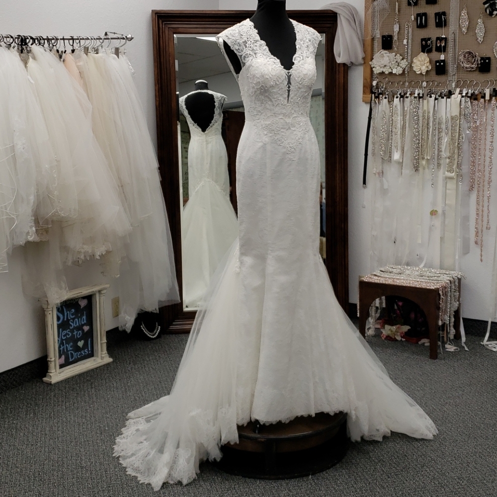 David's Bridal, size 8, romantic, soft